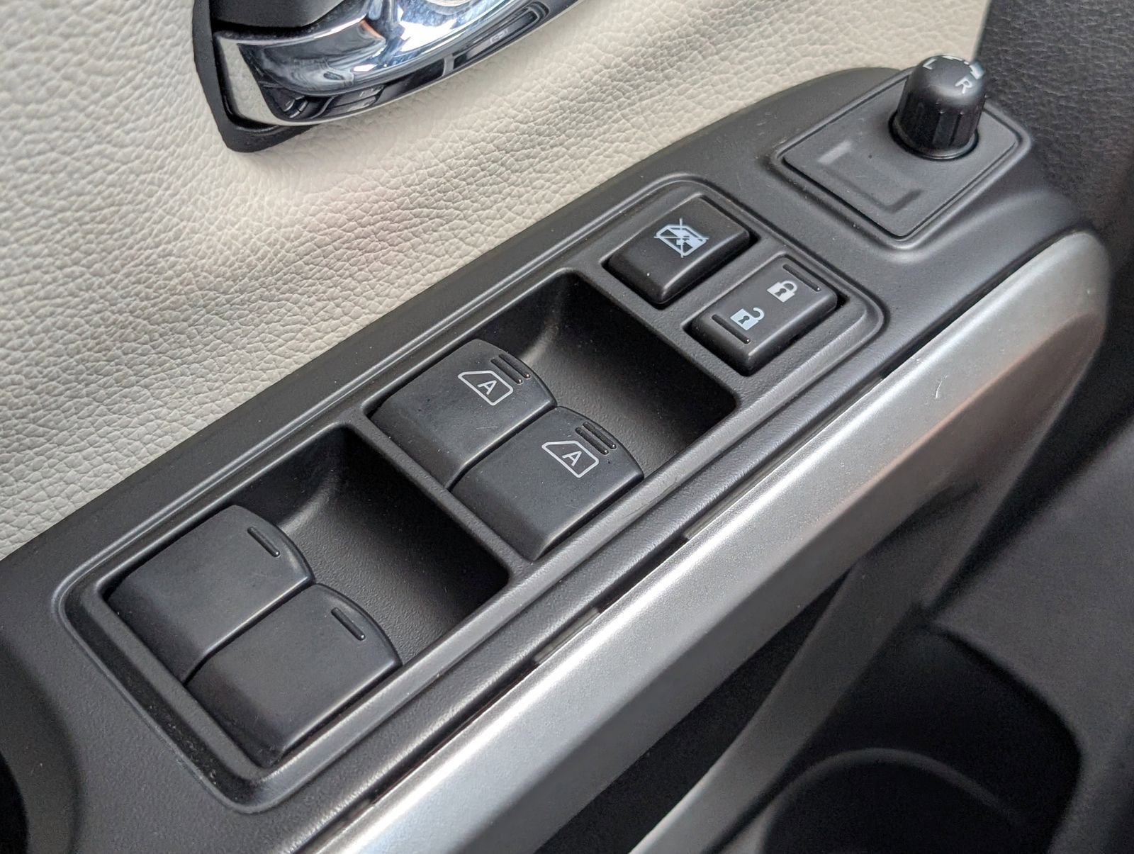 Used 2024 Nissan Titan SV w/ SV Convenience Package AWD/4WD image 11