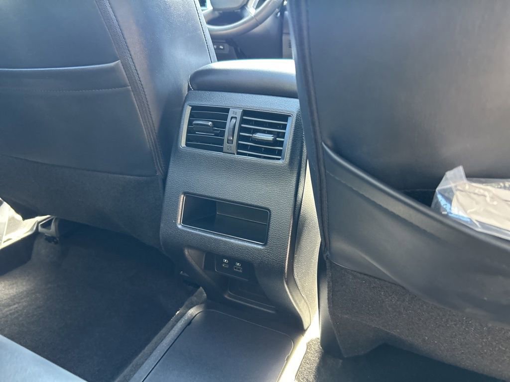 Used 2025 Mitsubishi Outlander 4WD Plug-In Hybrid image 49