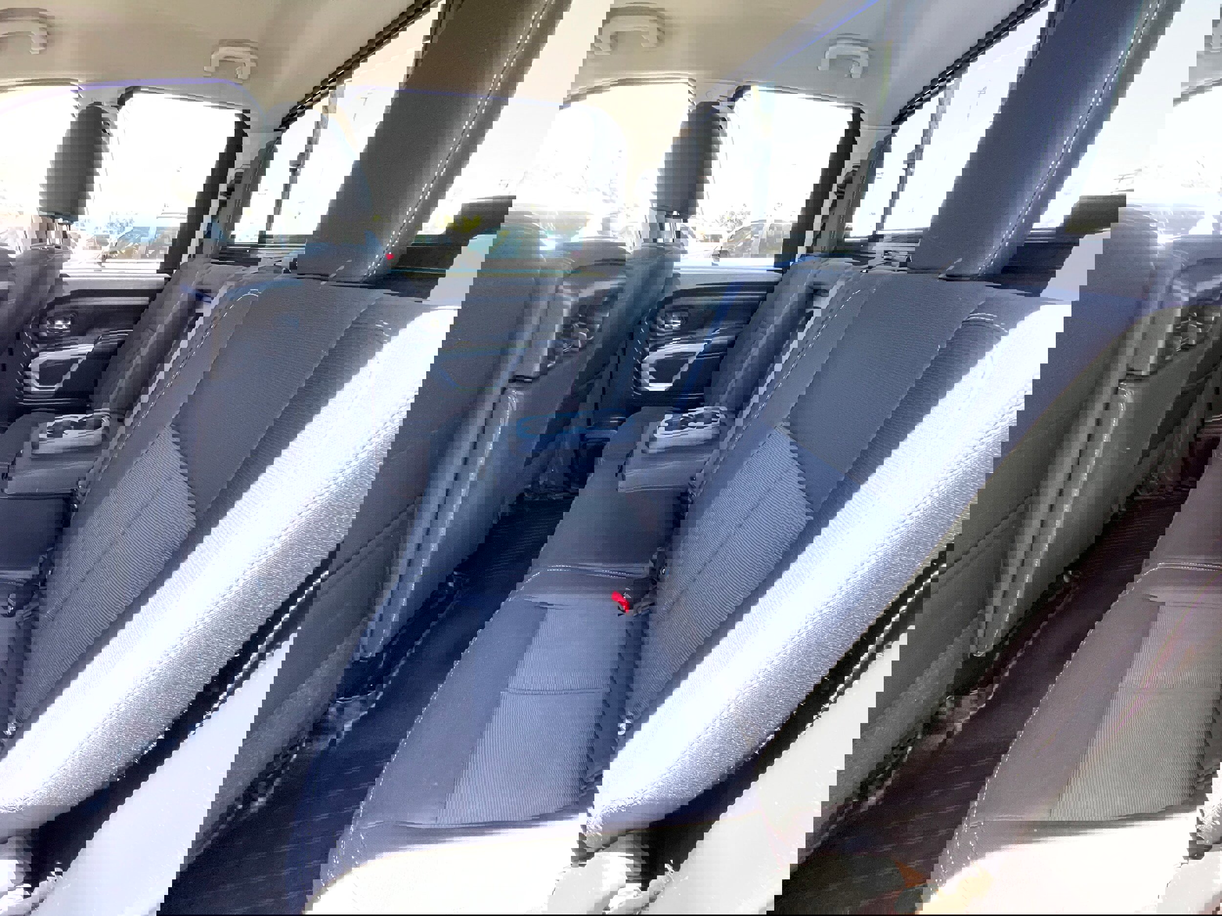 Used 2018 Nissan Titan SV image 25