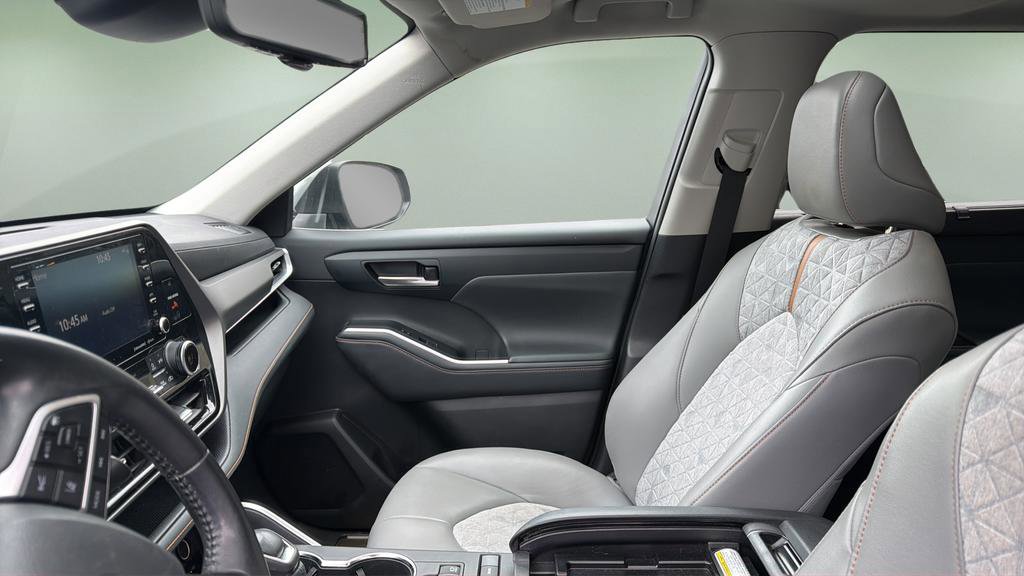 Used 2022 Toyota Highlander Bronze Edition image 13