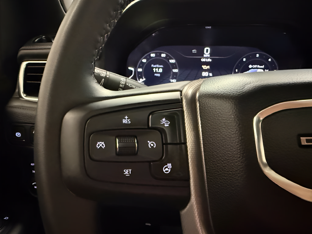 Used 2023 GMC Yukon Denali AWD/4WD image 17