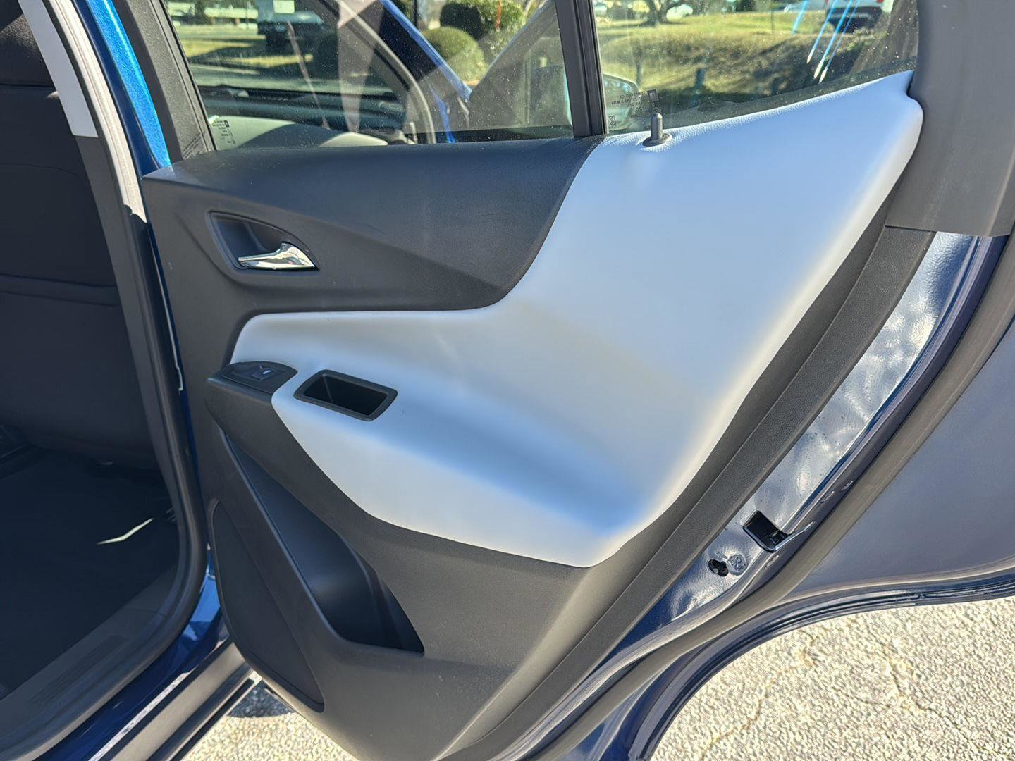 Used 2022 Chevrolet Equinox LT w/ LPO, Floor Liner Package image 13