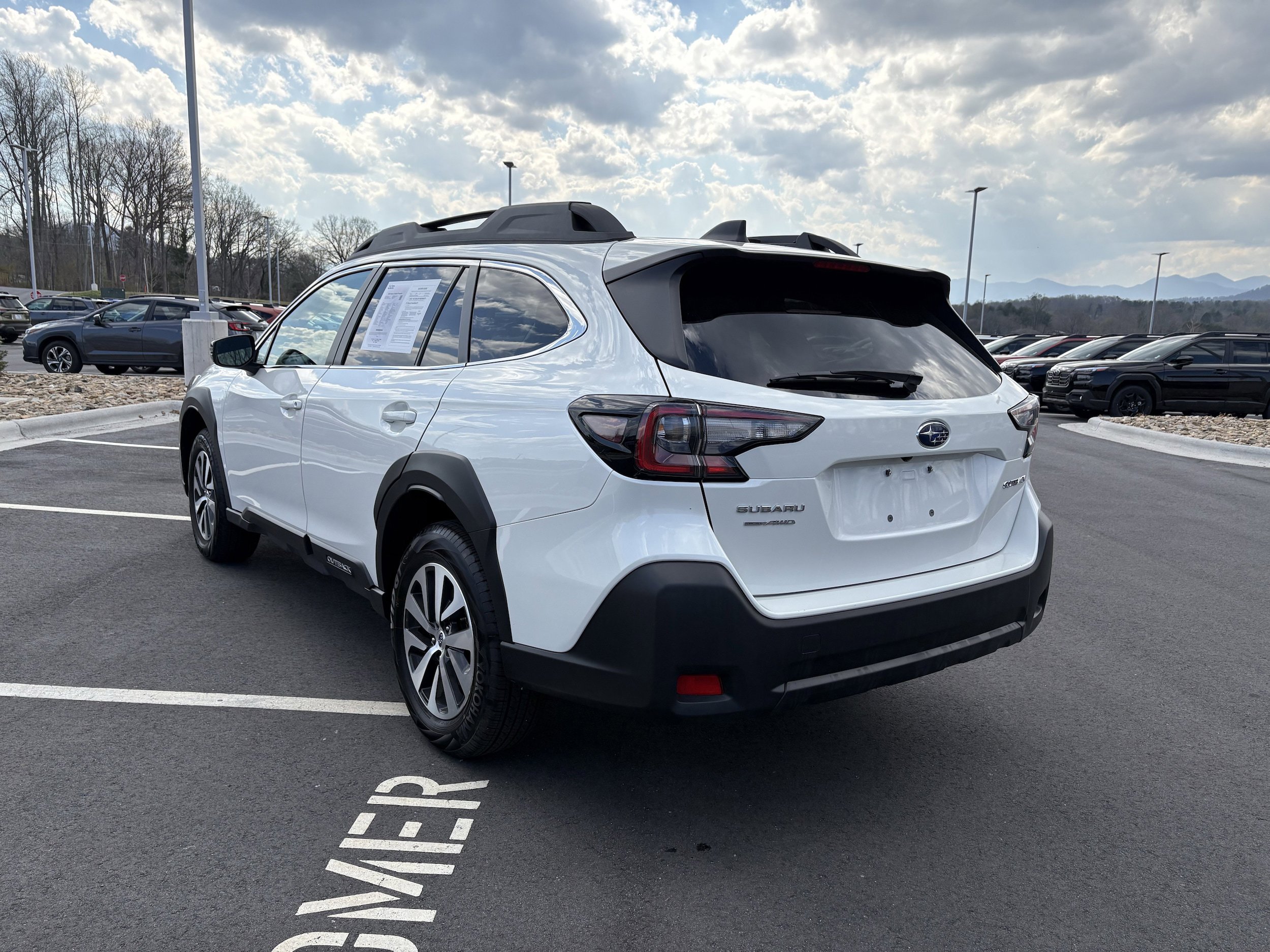 Used 2025 Subaru Outback Premium image 6