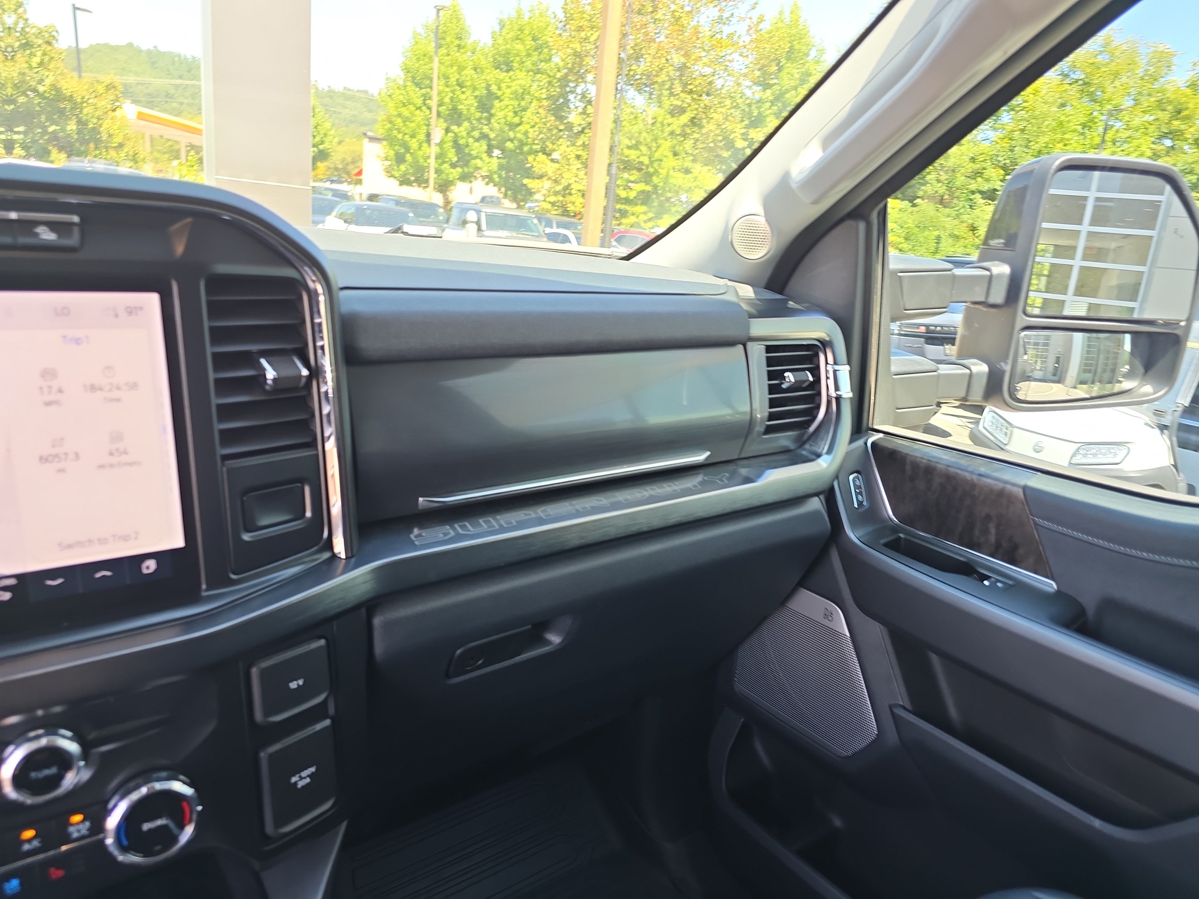 Used 2024 Ford F250 Lariat w/ Lariat Ultimate Package AWD/4WD image 24