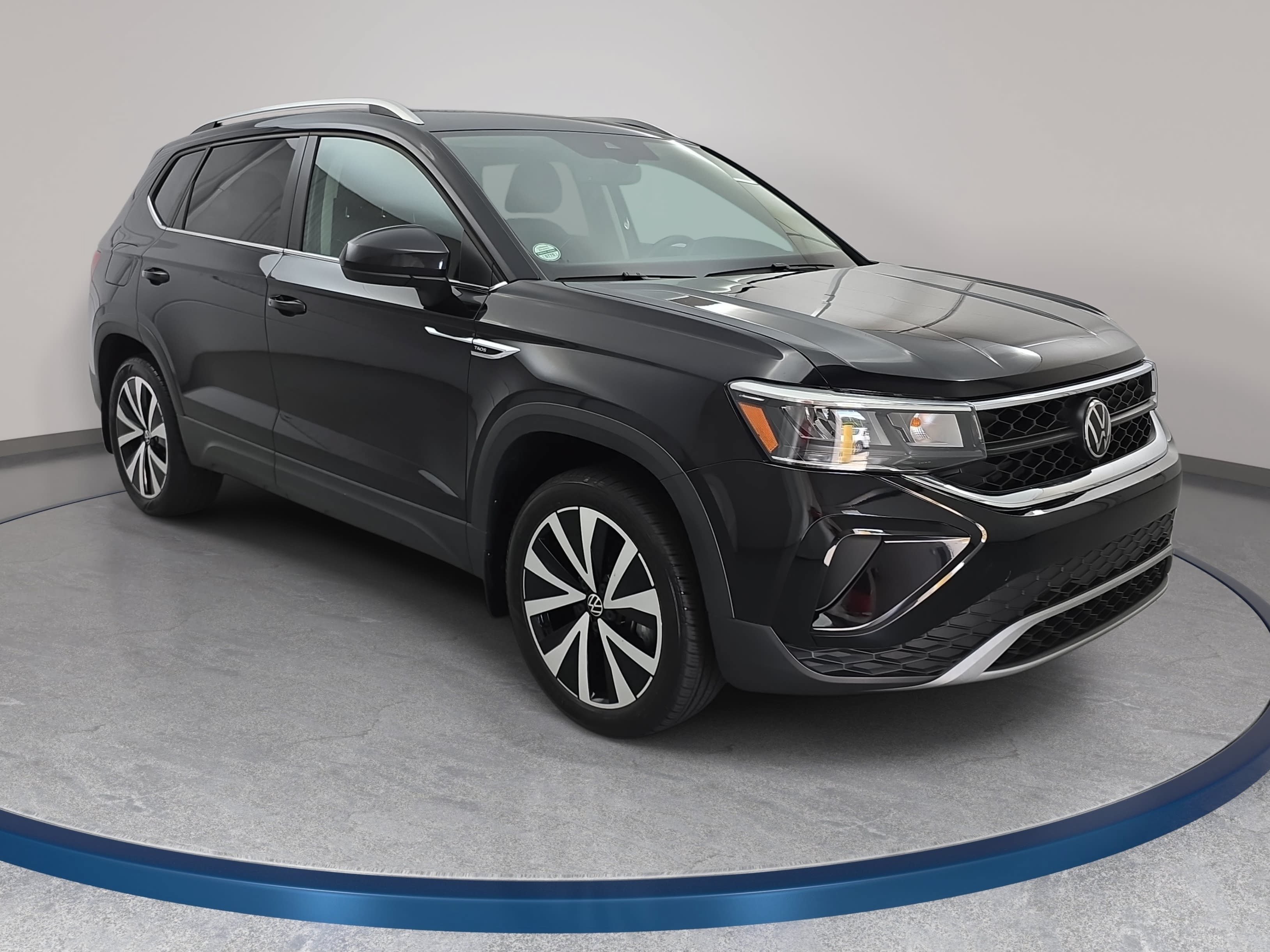 Certified 2023 Volkswagen Taos SE FWD image 3