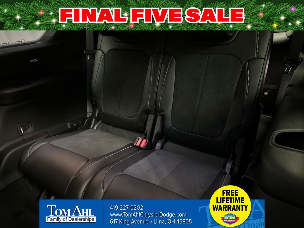 New 2025 Jeep Grand Cherokee L Laredo image 22