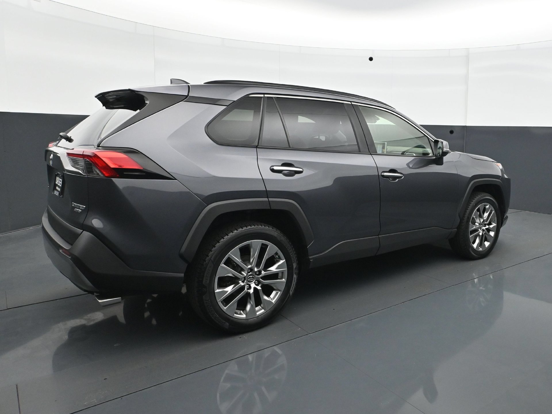 Used 2019 Toyota RAV4 Limited w/ Cold Weather Package AWD/4WD image 6