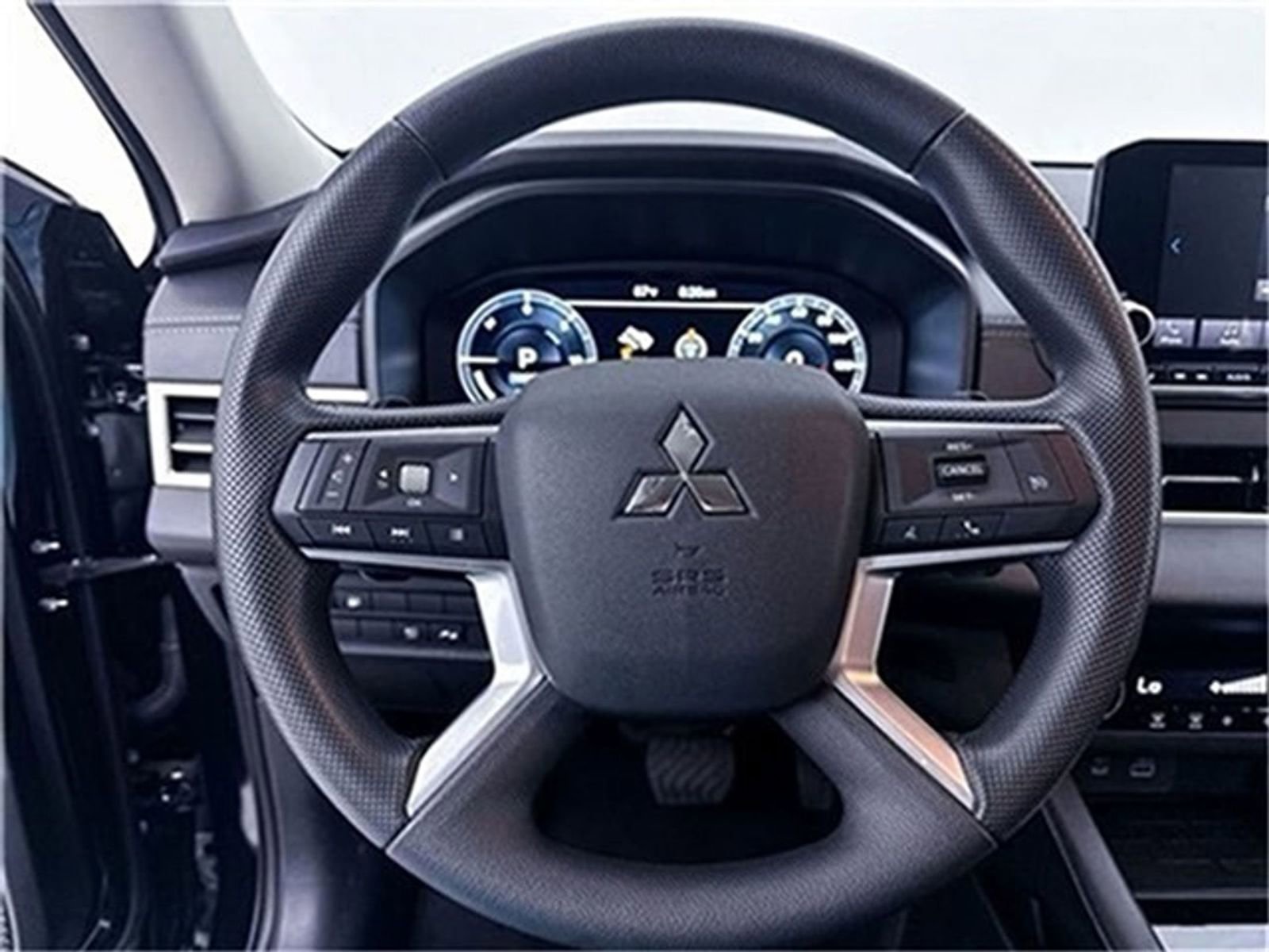 New 2025 Mitsubishi Outlander ES image 2