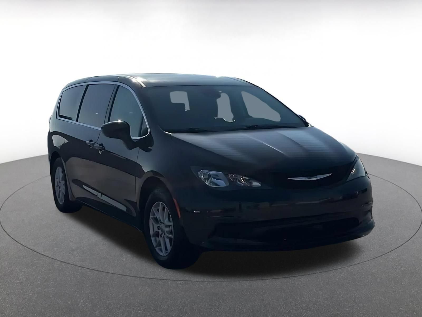 Used 2024 Chrysler Voyager LX FWD image 3
