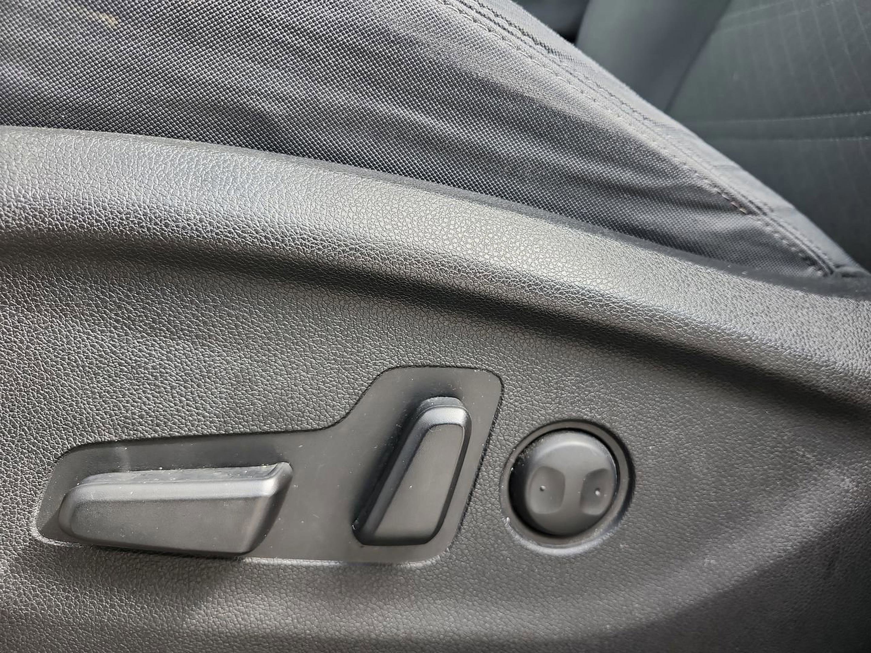 Used 2016 Kia Sorento LX w/ LX Convenience Package image 14