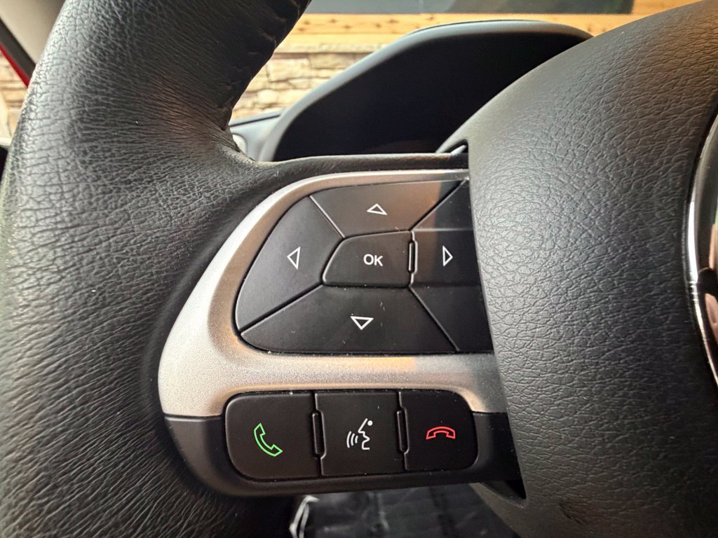 Used 2023 Jeep Renegade Latitude w/ Premium Group AWD/4WD image 39