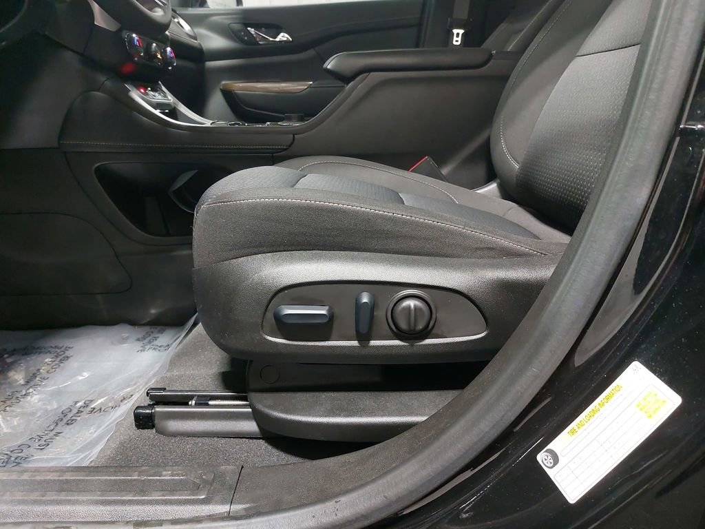 Used 2023 GMC Acadia SLE w/ Driver Convenience Package image 32