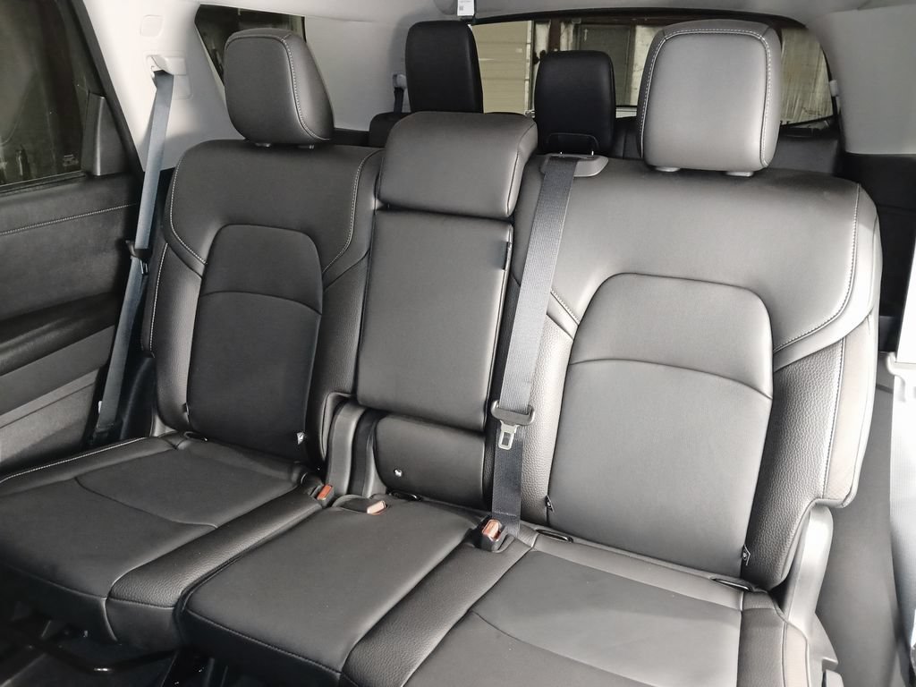Used 2025 Nissan Pathfinder SL AWD/4WD image 13
