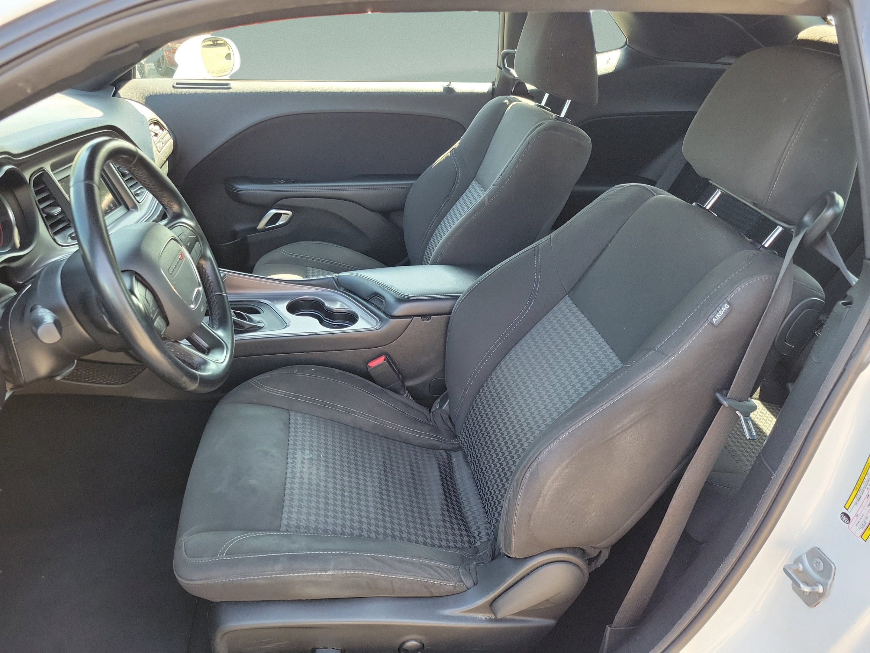 Used 2023 Dodge Challenger SXT RWD image 9