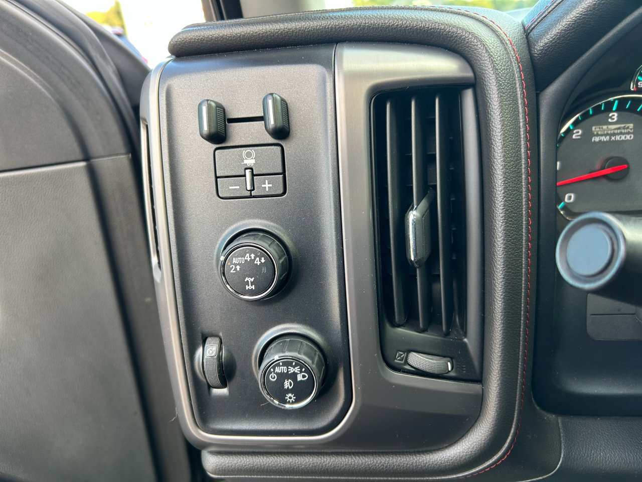 Used 2017 GMC Sierra 1500 SLT image 27