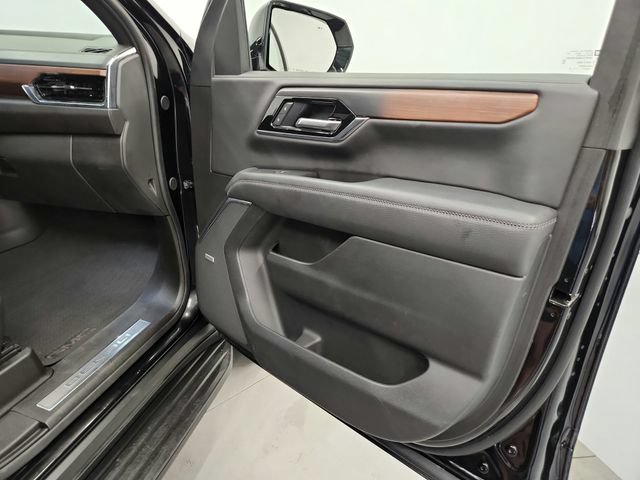 Used 2025 GMC Yukon XL Denali AWD/4WD image 31