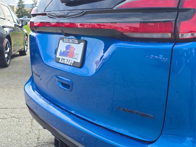 New 2026 Chrysler Pacifica Limited FWD image 17