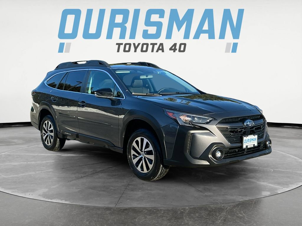 Used 2025 Subaru Outback Premium image 9