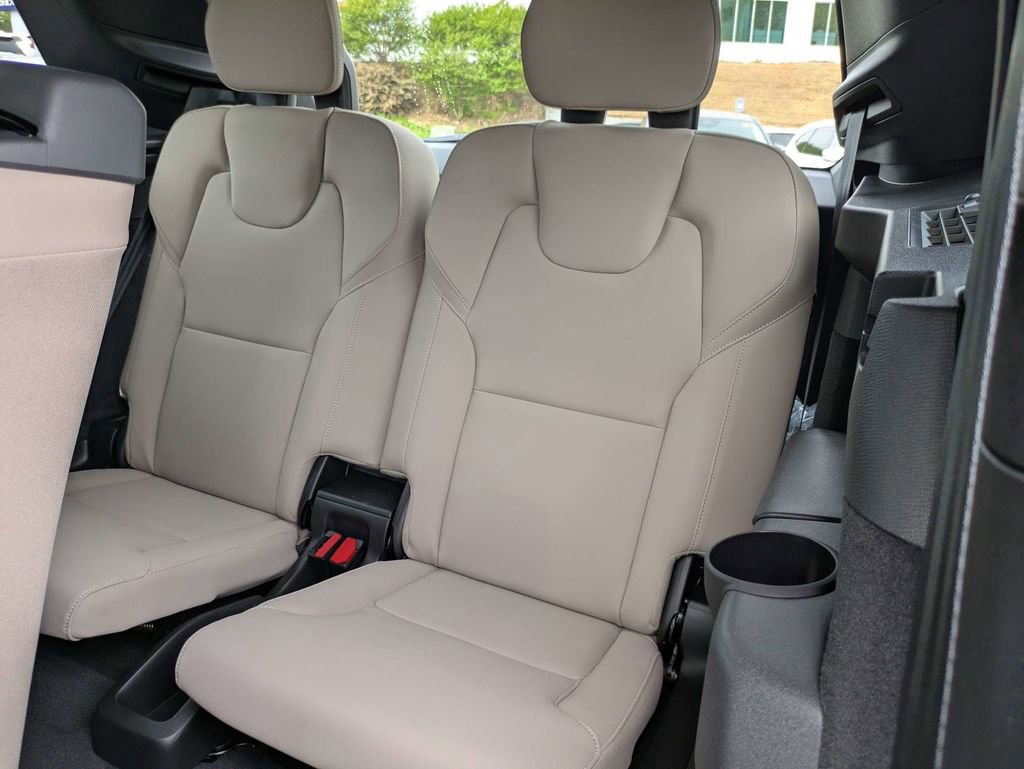 New 2026 Volvo XC90 B5 Plus w/ Protection Package Premier image 15