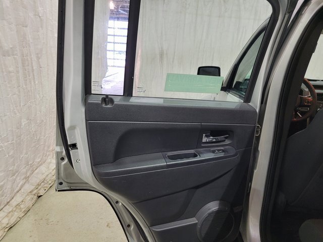 Used 2012 Jeep Liberty Sport image 37