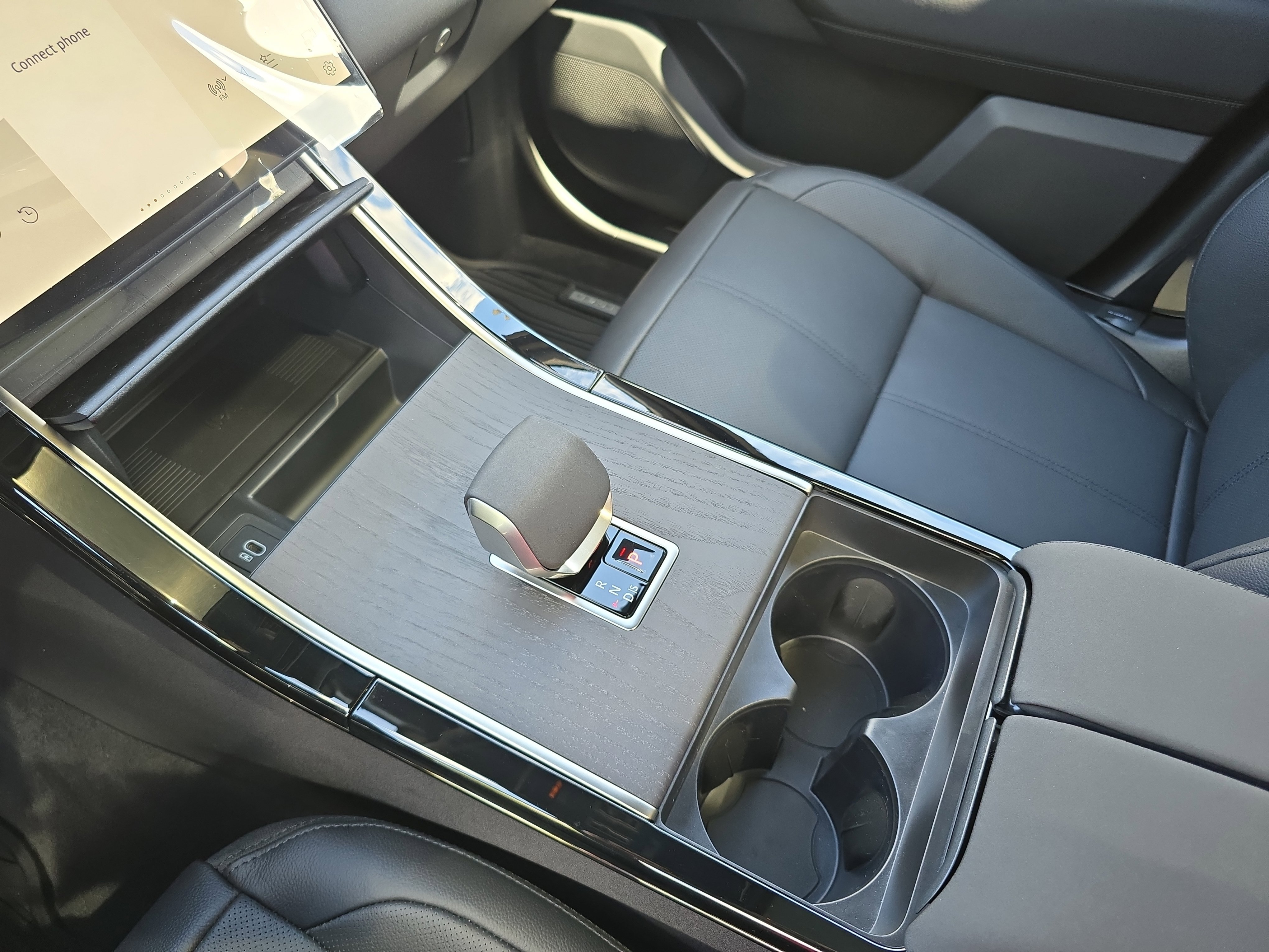 New 2026 Land Rover Range Rover Velar Dynamic SE image 25