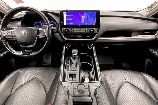 Used 2024 Toyota Grand Highlander Limited image 15