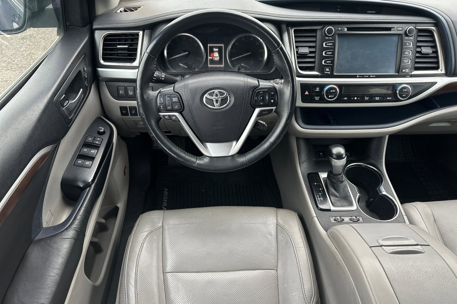 Used 2016 Toyota Highlander Limited image 15