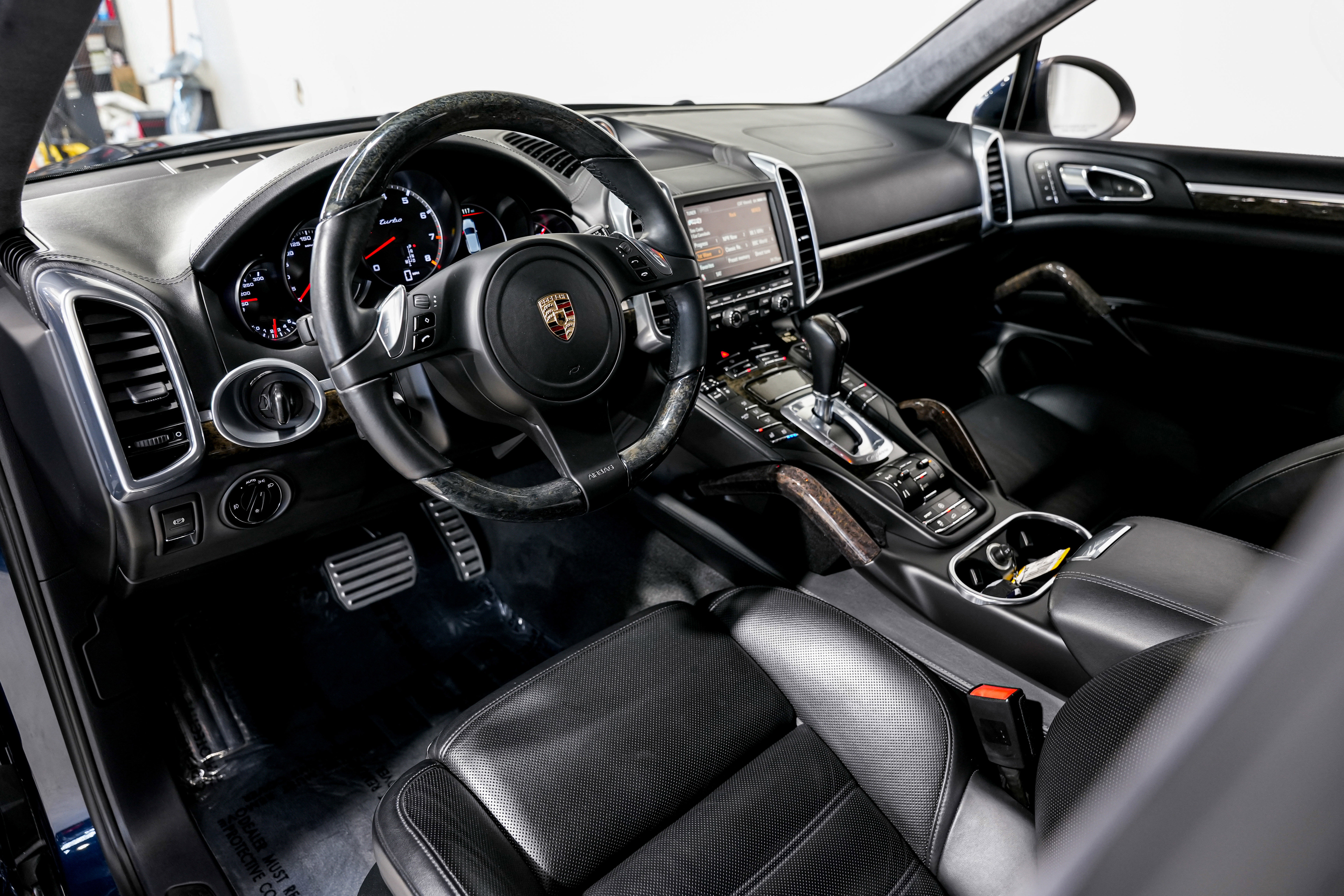 Used 2012 Porsche Cayenne Turbo image 18