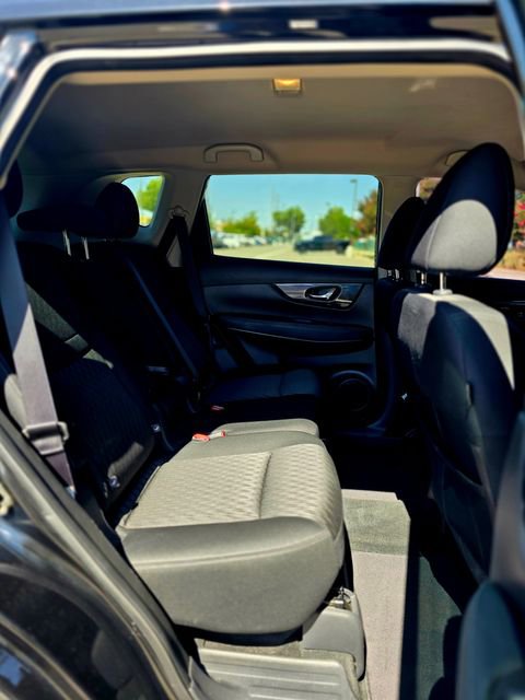 Used 2020 Nissan Rogue SV image 18