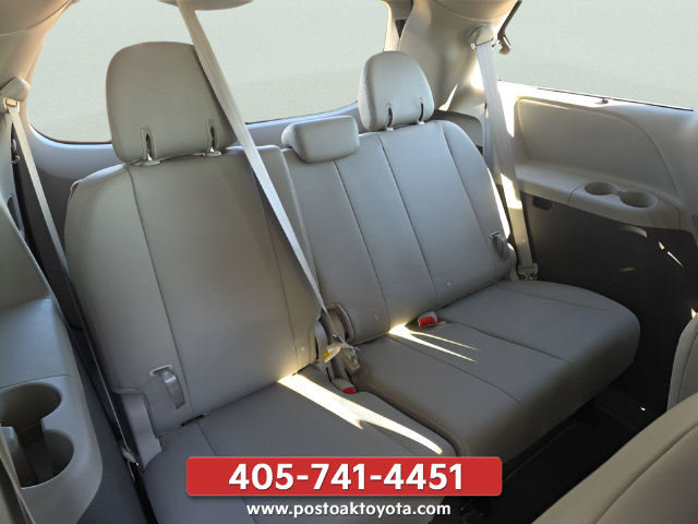 Used 2019 Toyota Sienna XLE w/ XLE Navigation Package FWD image 30