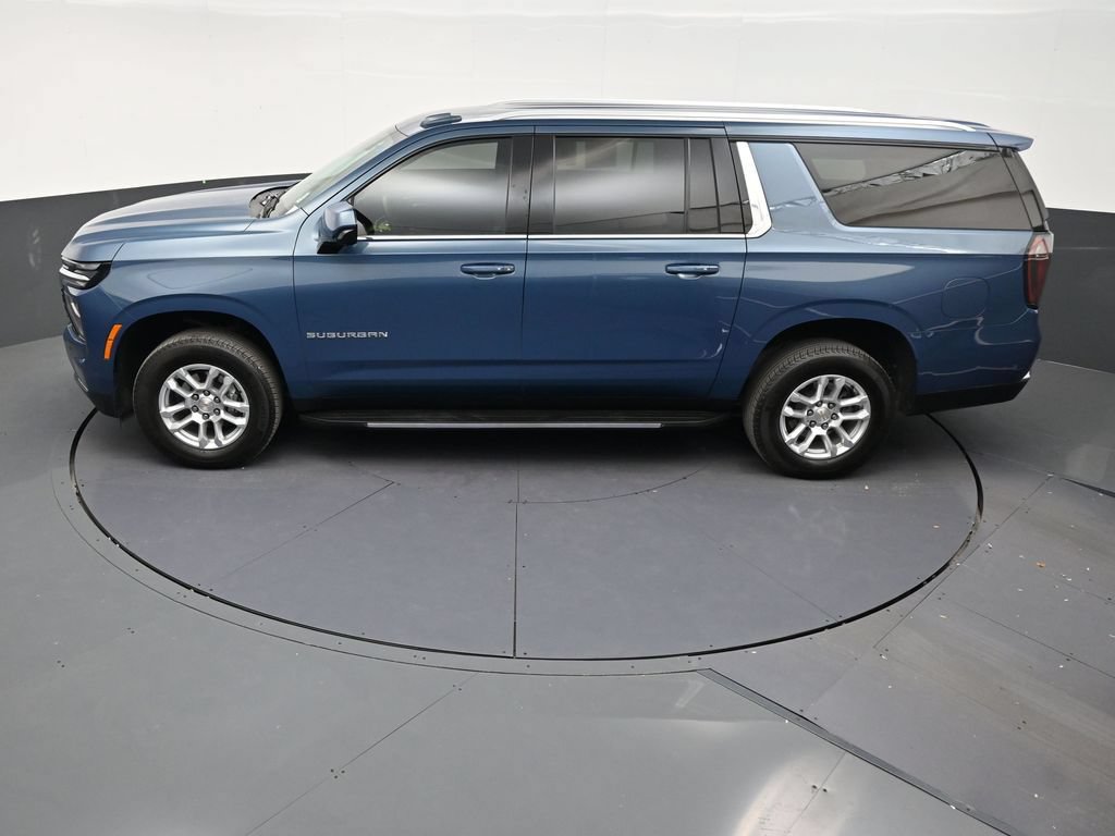 Used 2025 Chevrolet Suburban LS RWD image 15