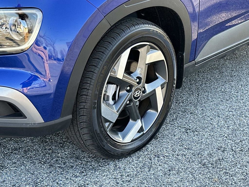 Used 2024 Hyundai Venue Limited image 30