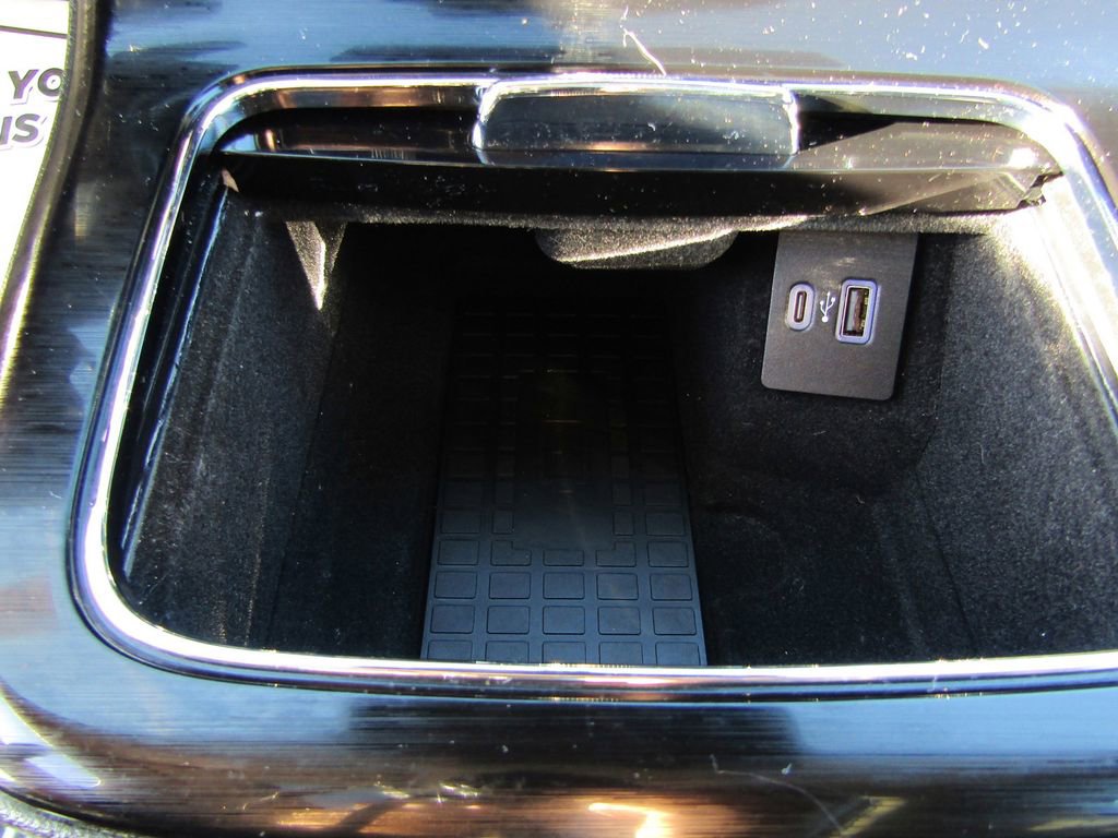 Used 2021 Lincoln Nautilus Reserve w/ Equipment Group 201A image 29