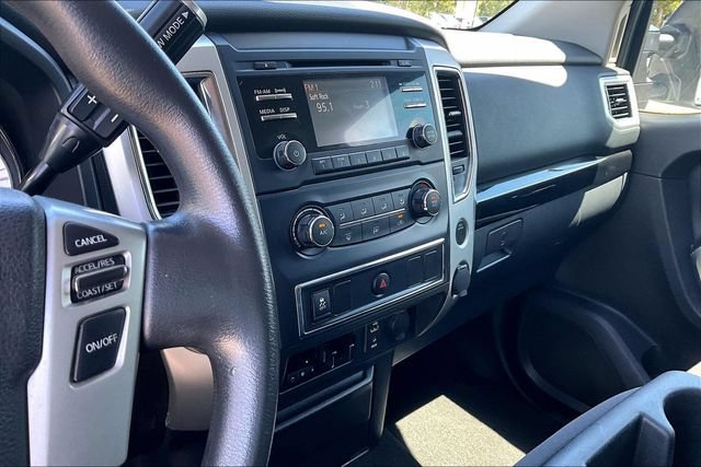 Used 2017 Nissan Titan SV RWD image 6