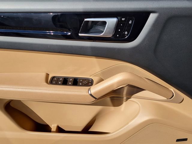 Used 2020 Porsche Cayenne image 13
