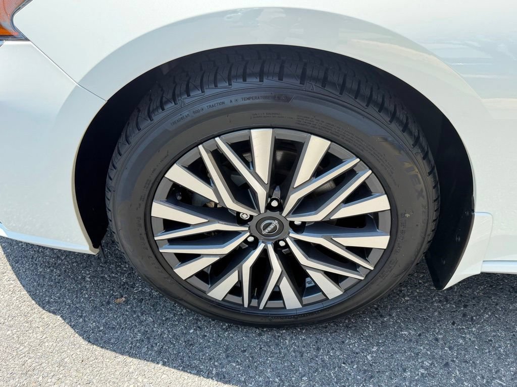 Used 2023 Nissan Altima 2.5 SV AWD/4WD image 13
