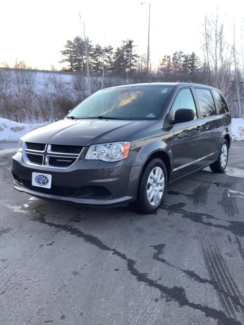Used 2019 Dodge Grand Caravan SE image 2