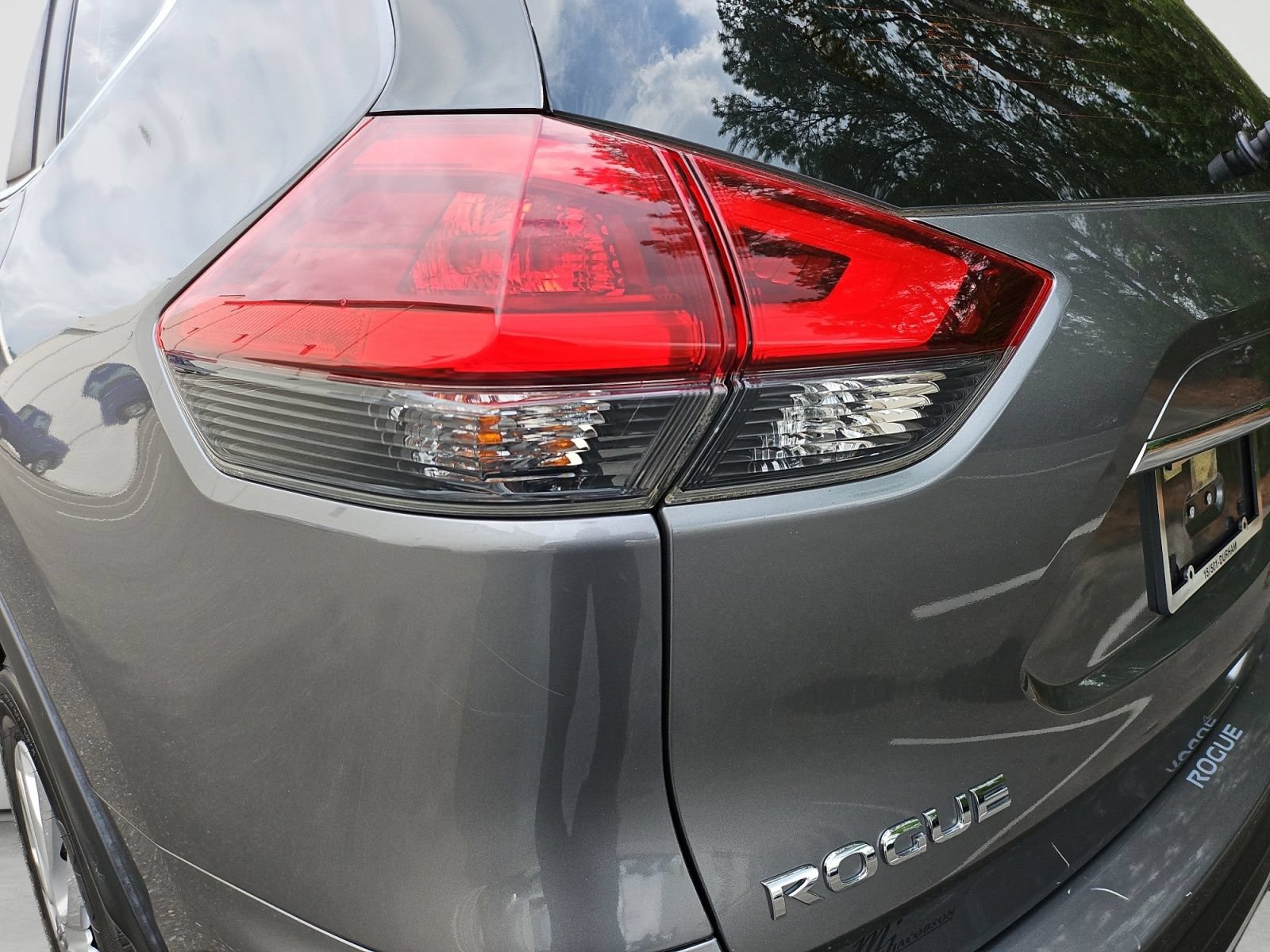 Used 2020 Nissan Rogue S FWD image 19