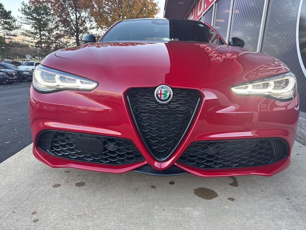 New 2025 Alfa Romeo Giulia AWD w/ Veloce Package AWD image 4