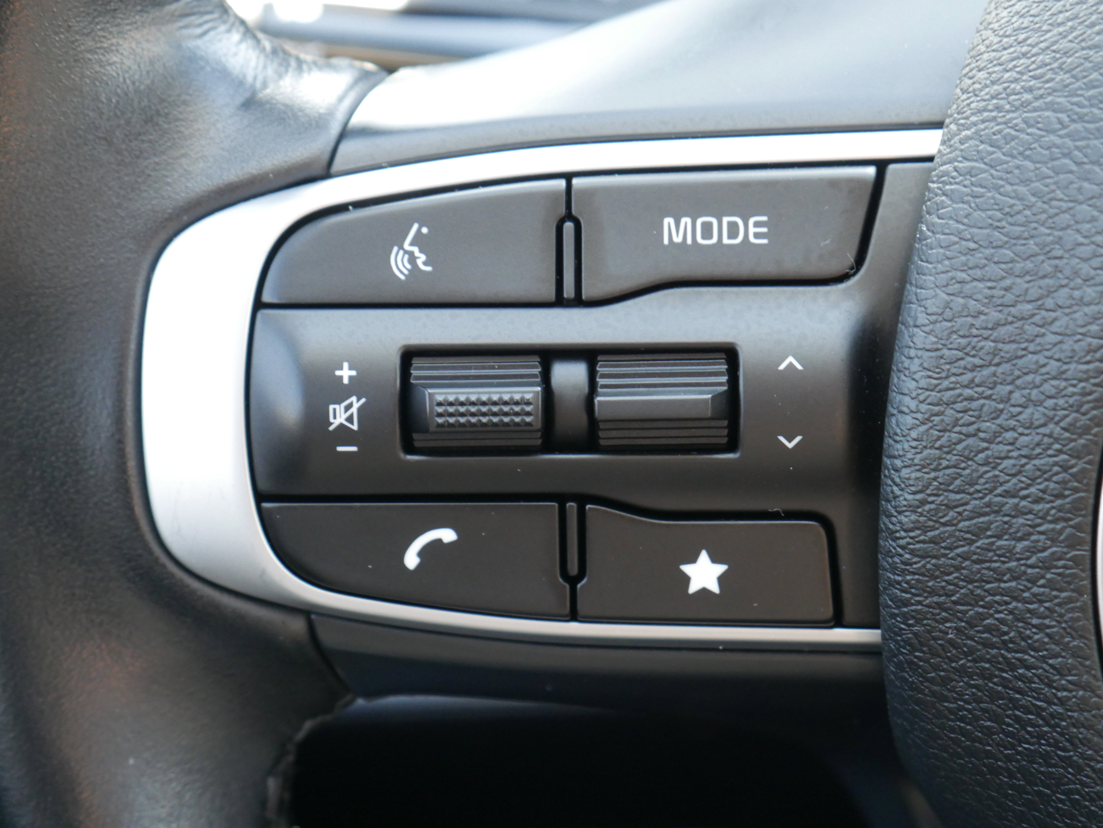 Used 2023 Kia Sportage EX image 25