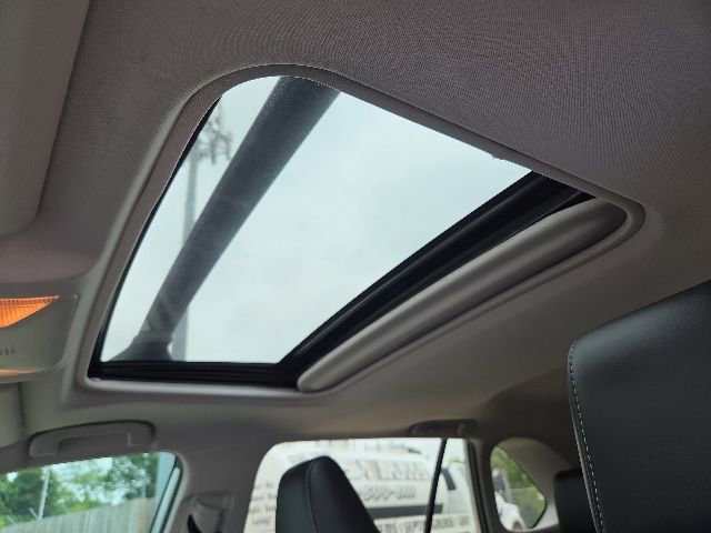 Used 2019 Toyota RAV4 XLE Premium FWD image 8