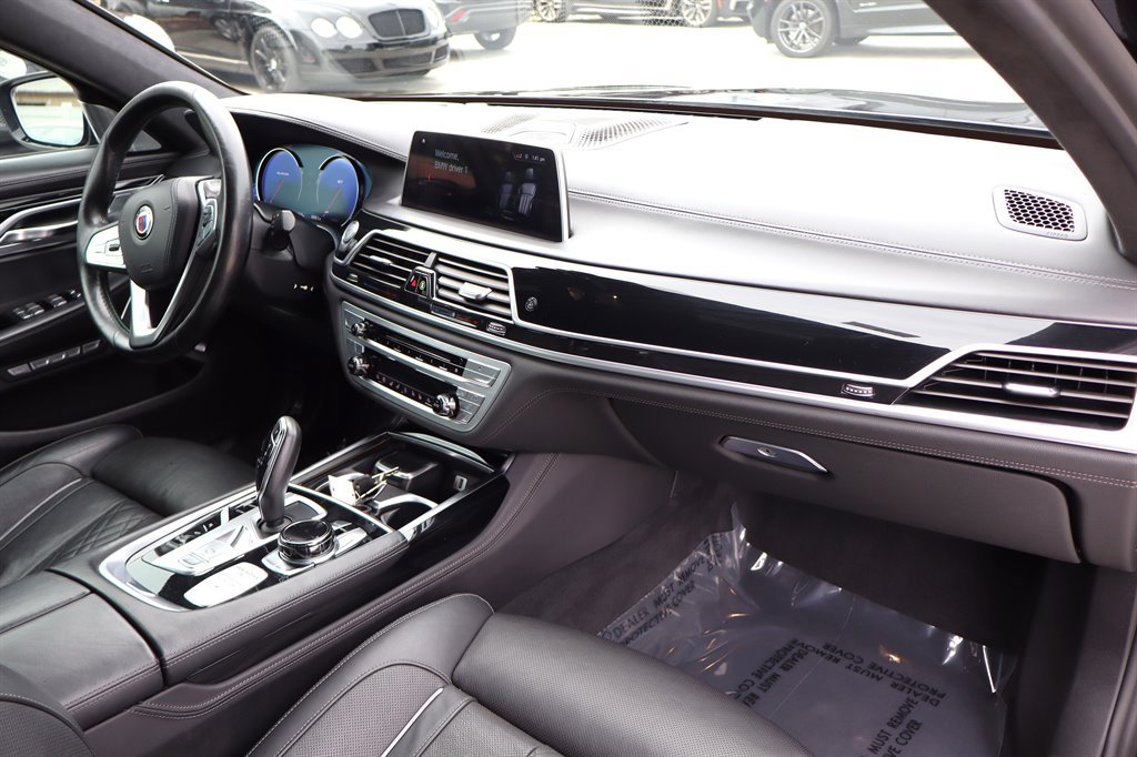Used 2018 BMW 750i xDrive AWD/4WD image 18