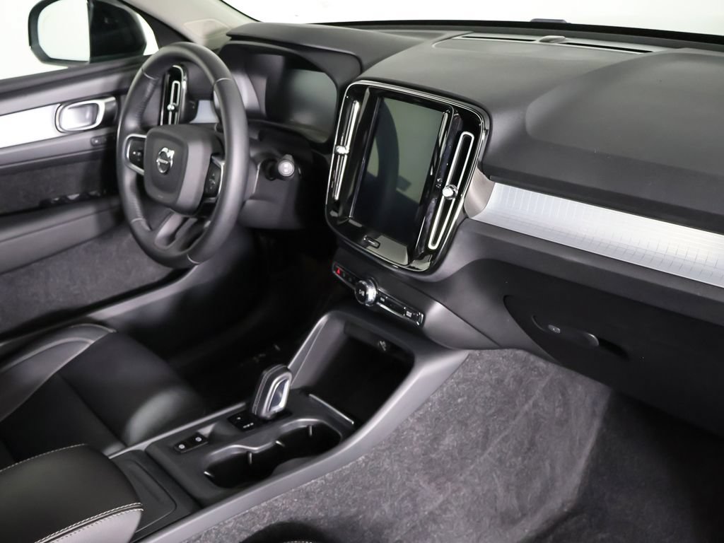 Used 2019 Volvo XC40 T5 Momentum AWD/4WD image 25