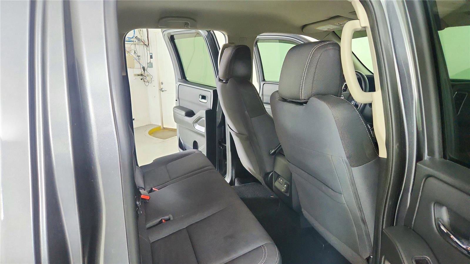 Used 2022 Nissan Frontier SV w/ Technology Package image 38