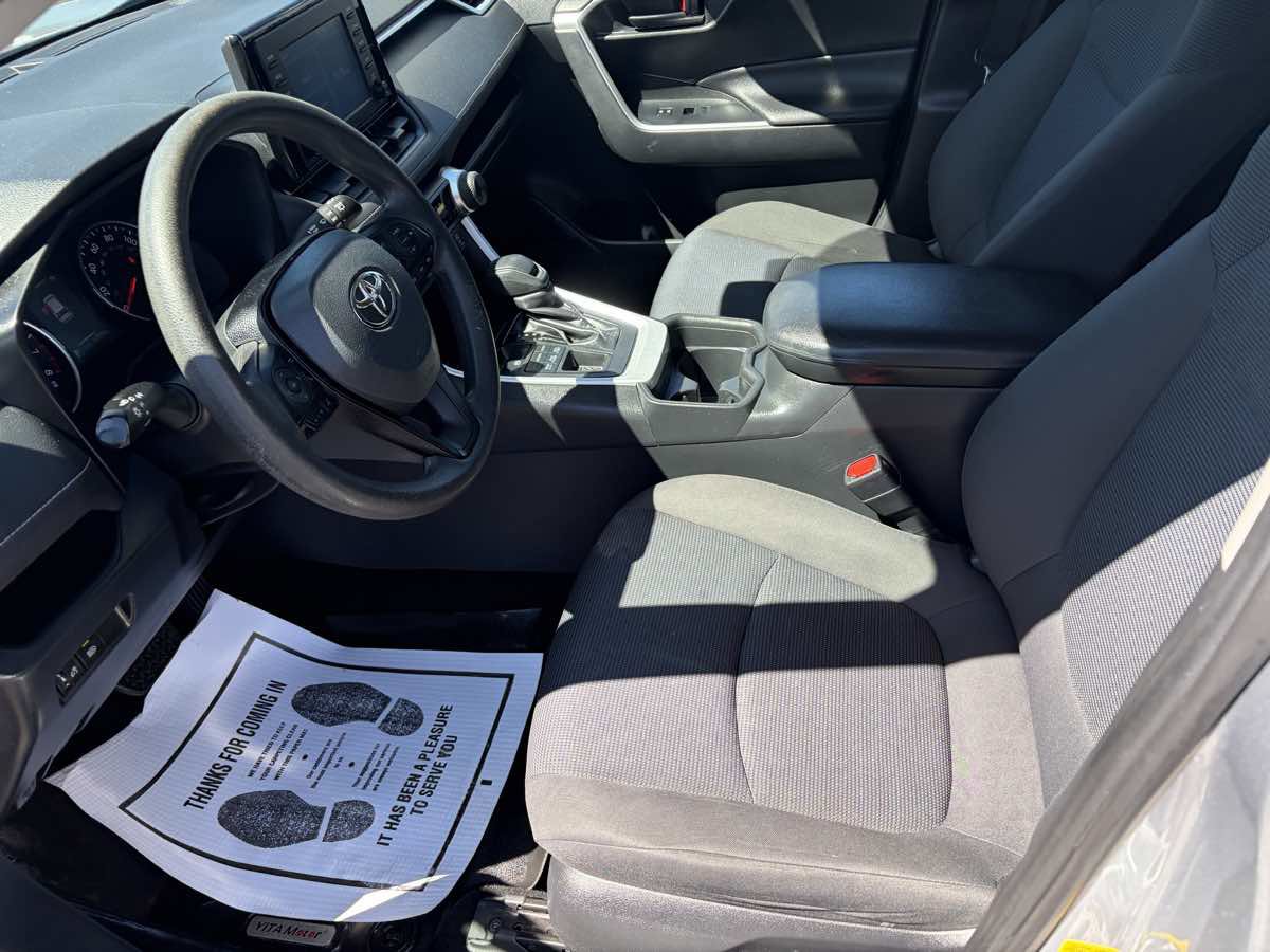 Used 2019 Toyota RAV4 LE AWD/4WD image 10