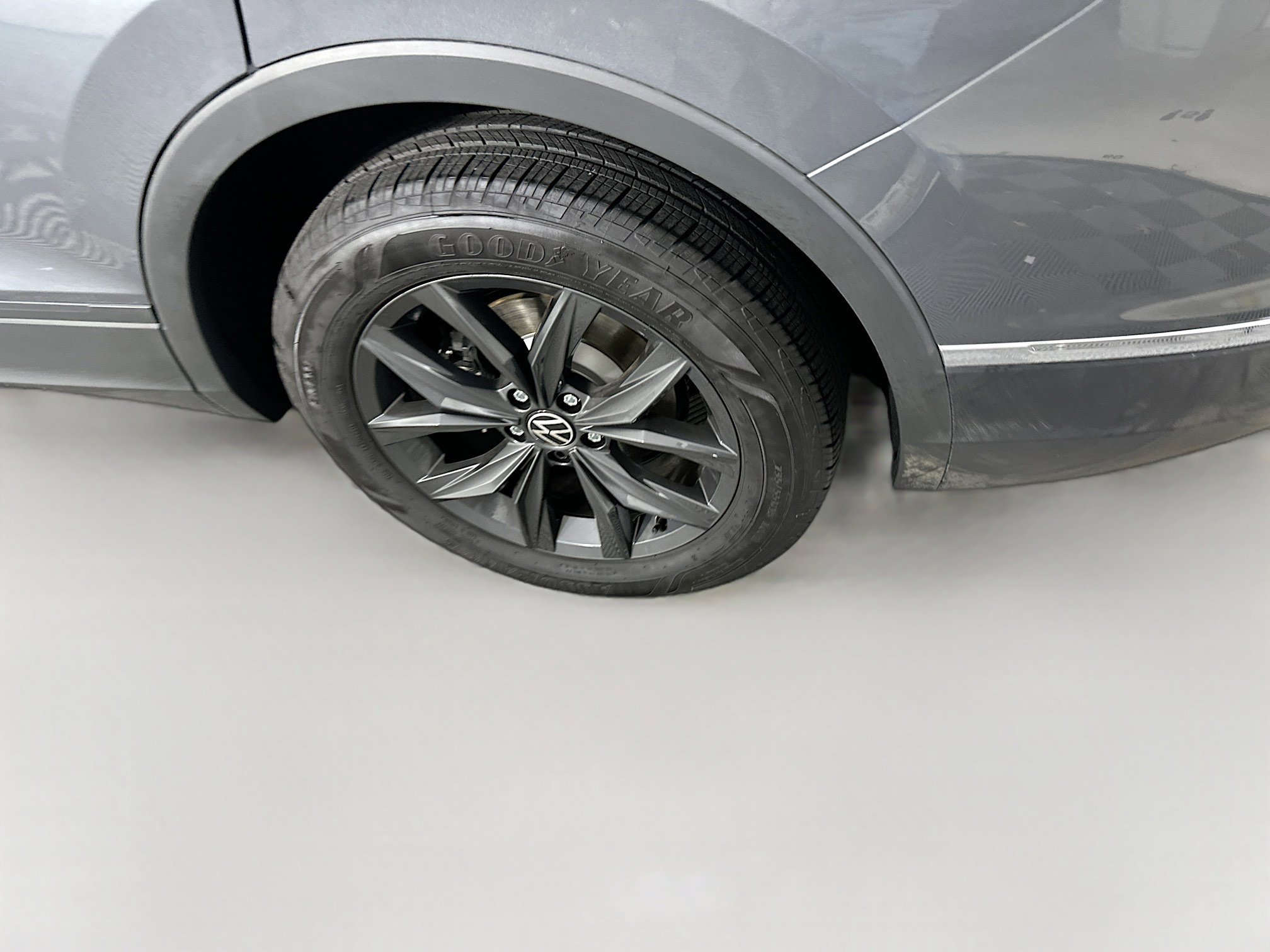 Used 2024 Volkswagen Tiguan SE image 11