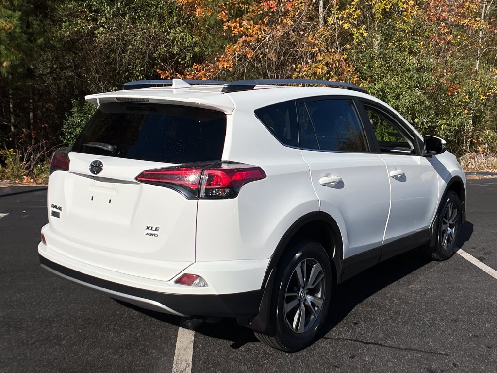 Used 2018 Toyota RAV4 XLE AWD/4WD image 5