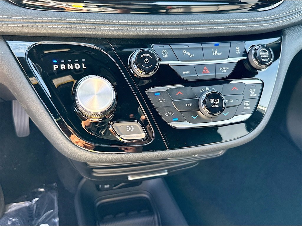 New 2026 Chrysler Pacifica Select image 15