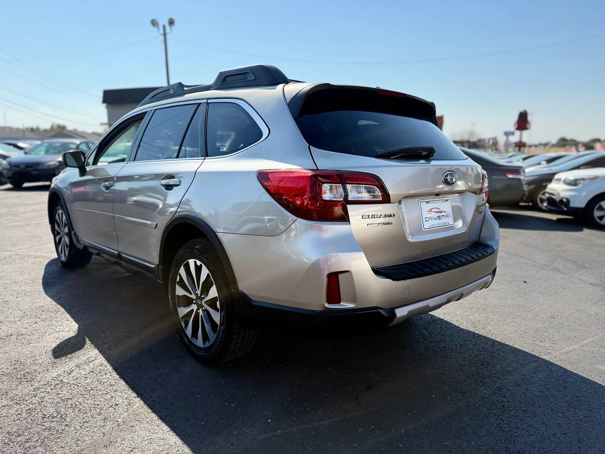 Used 2015 Subaru Outback 2.5i Limited AWD/4WD image 5