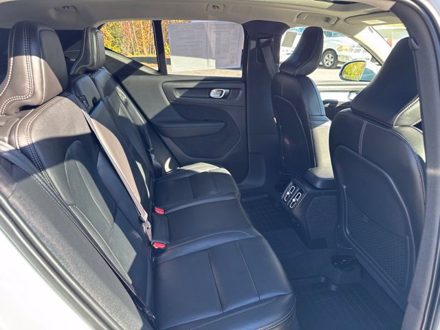 Used 2021 Volvo XC40 T5 Momentum w/ Premium Package AWD/4WD image 32